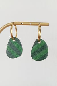 Image 2 of Boucles d'oreilles "Mathilde" en cuir upcyclé 