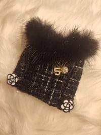 BLACK PLAID COAT BROOCH 