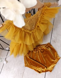Image 3 of Photo prop | Sitter baby set | Iris set 9-12 months | honey yellow