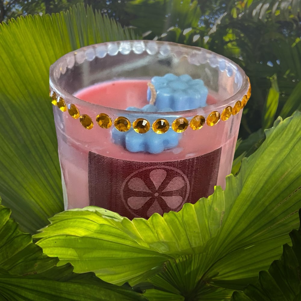 Image of Citrus Craze medium soy wax candle