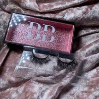 Image 2 of Charming Lash.