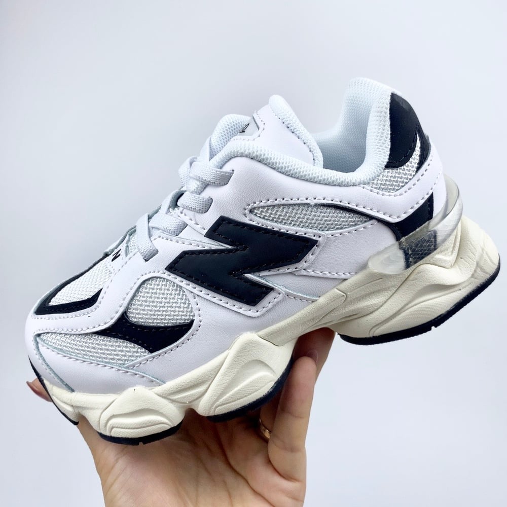 Image of NEW 9060 White|Black 8C-5Y