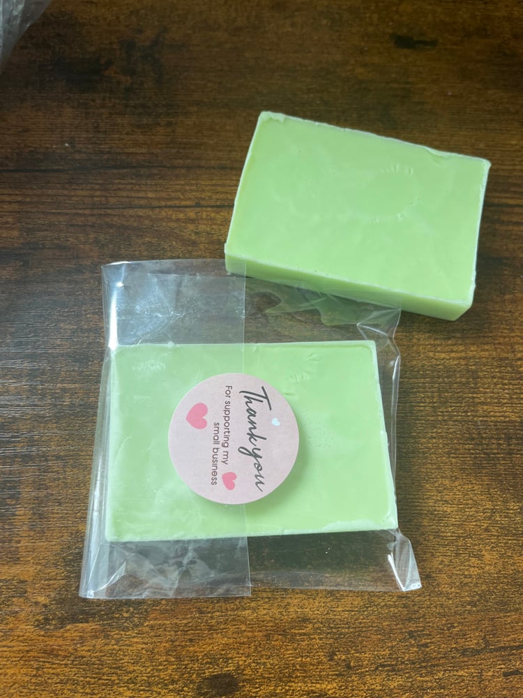 Image of Handsoaps No floral print
