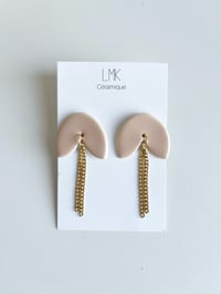 Paire de boucles d'oreilles céramique TOTEM PETALA DORA beige