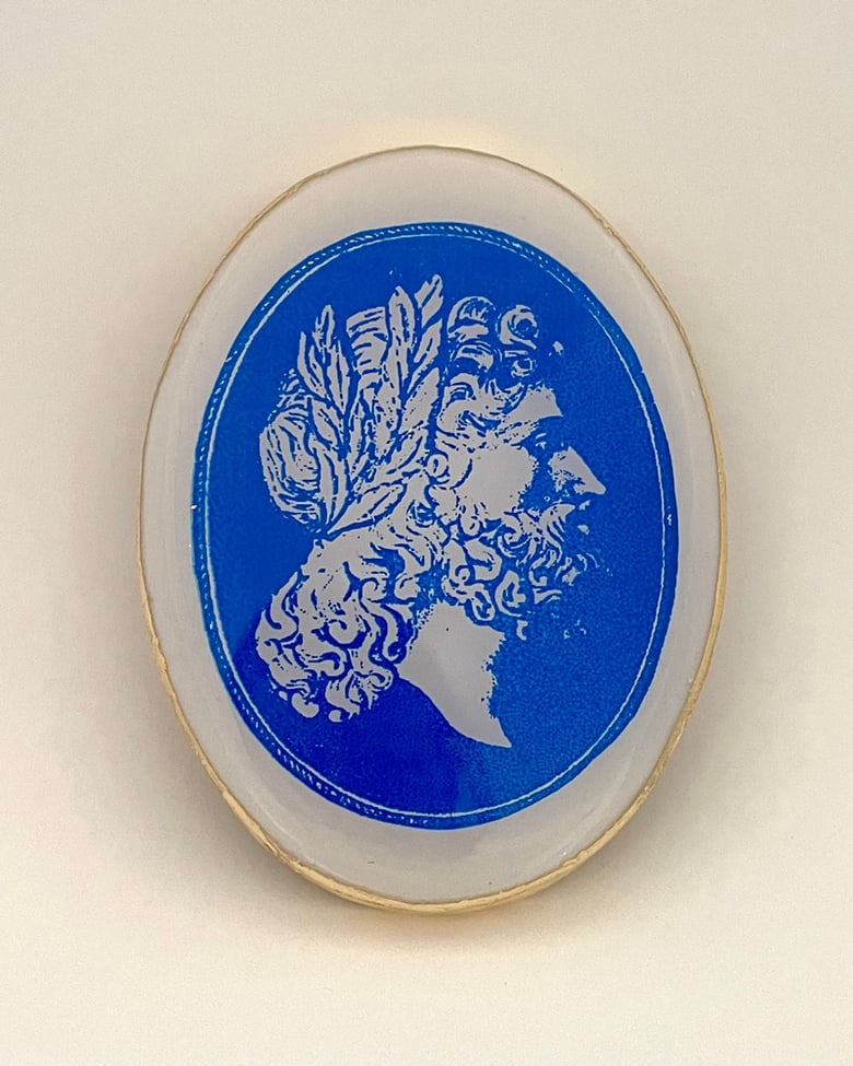 Image of Grecian Head White/Blue Oval 13cm