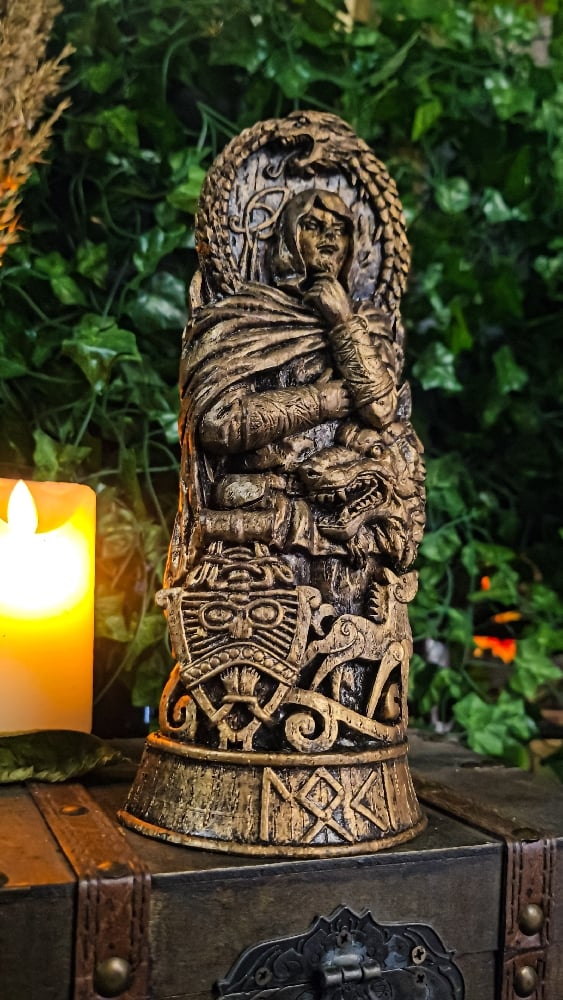 👑The Armored Kingdom Loki's Mischief Carved Deceiver Statue