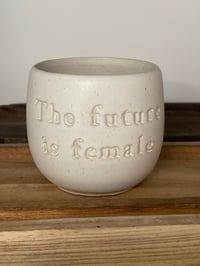Image 2 of The future is female Vanilje