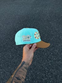 Image 2 of  CREAM BRIM TURQUOISE MULTI TONE SEATTLE MARINERS CUSTOM FITTED CAP