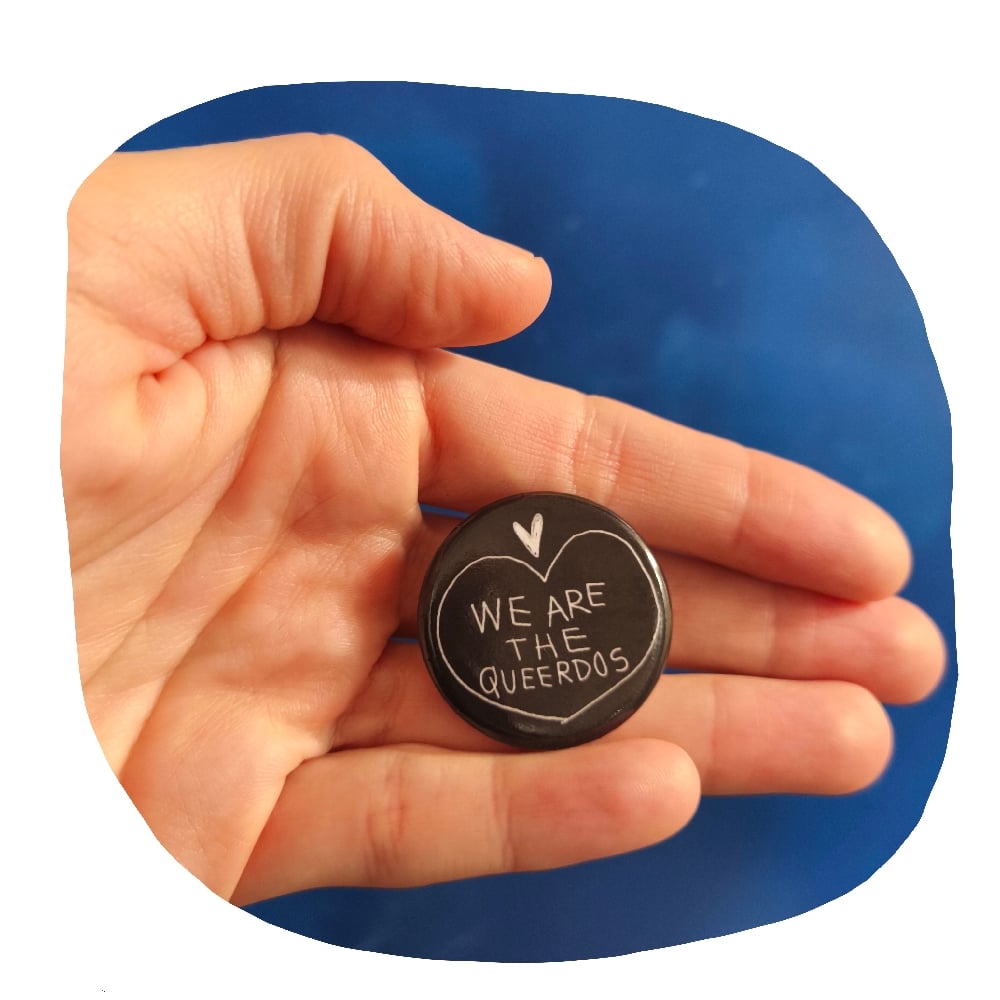 Badge "We are the queerdos" 