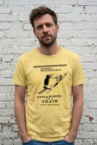 Image 1 of Camiseta Strangers On A Train (Alfred Hitchcock)