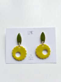 LMK x MINI LABO Paire de boucles d’oreilles céramique POMPON LEAF citron