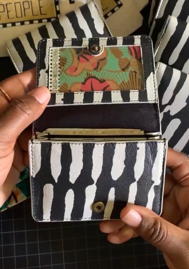  •Owó• Accordion Wallet : (various printed canvas) 