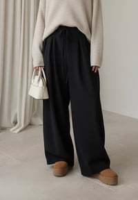 Image 1 of Pantalon noir fluide