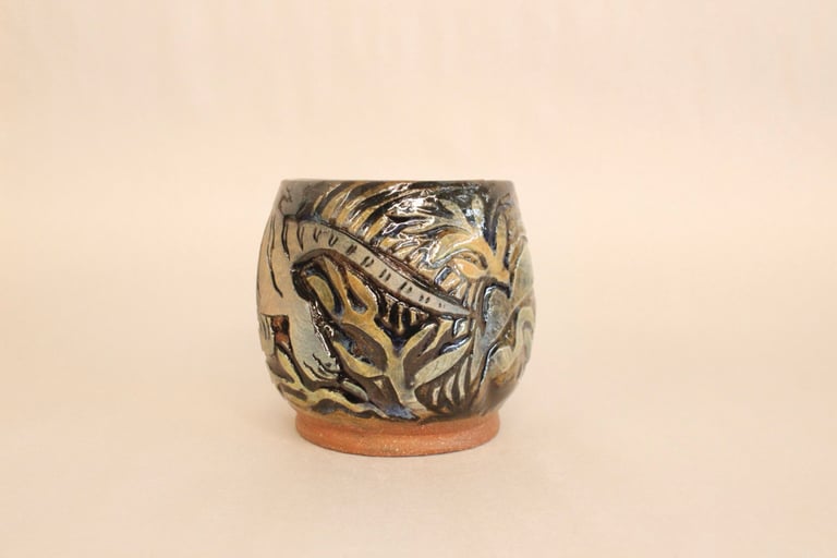 Short thylacine cup Image 3