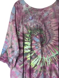 Image 6 of XL Cotton Forager Top in Electric Spiral Ice Dye