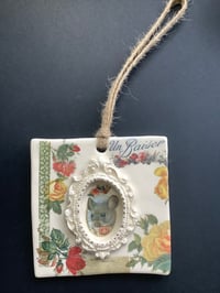 Image 1 of Ceramic hanging decoration yellow