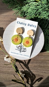 Lime Circle: Orange Daisy