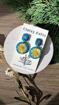 Teal Circle : Yellow Daisy