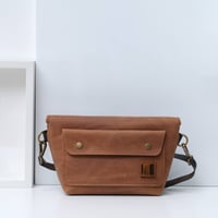 Image 1 of Commuter Small in vintage light brown