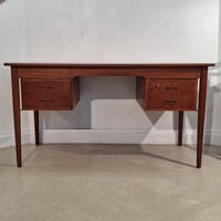 Image 1 of Bureau danois en teck