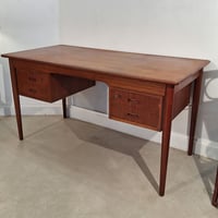Image 4 of Bureau danois en teck