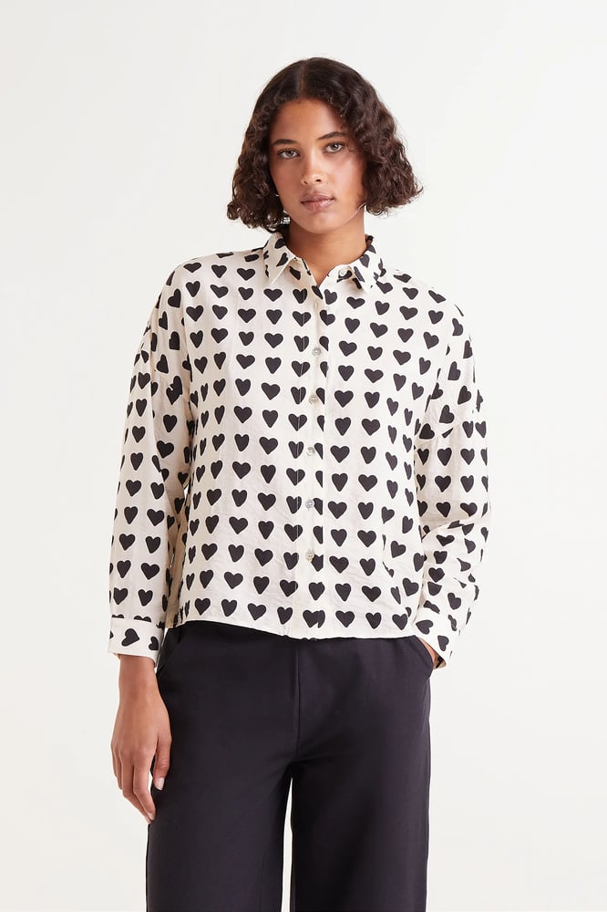 Image of Camisa corazones negros