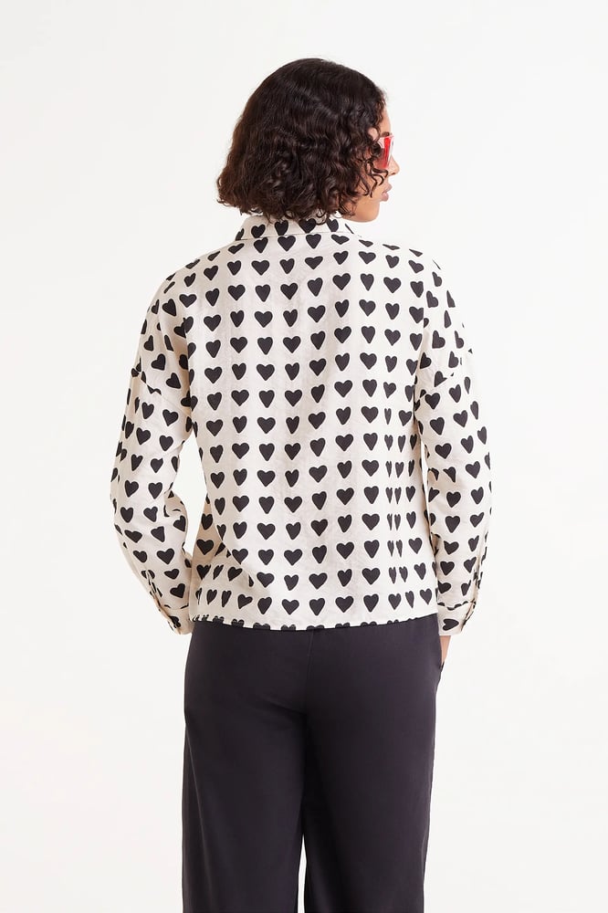 Image of Camisa corazones negros