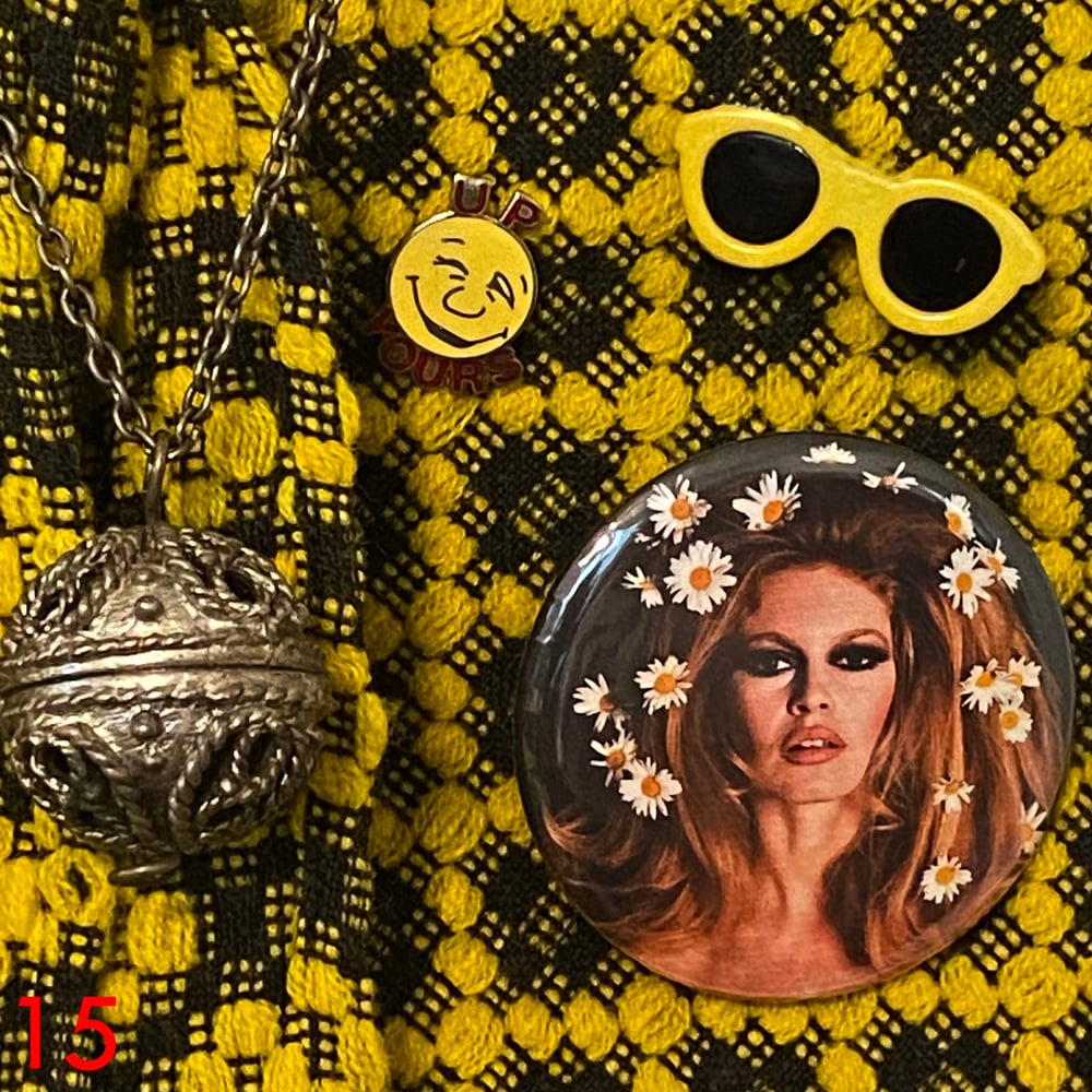 Image of Girl Groups & Girl Singers buttons! (Volume II)