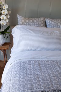 Image 2 of Blackbird Quilt
