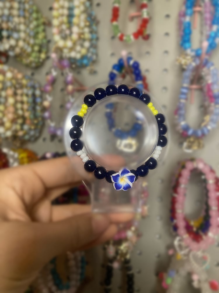 Image of Single Midnight Flower