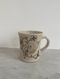 Image 4 of Mug (devil + shell) 