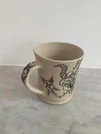 Image 2 of Mug (devil + shell) 