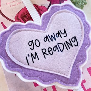 Image of Scalloped Heart Bookband ‘Go Away I’m Reading’