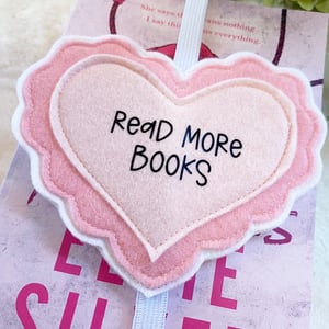 Image of Scalloped Heart Bookband ‘Read More Books’
