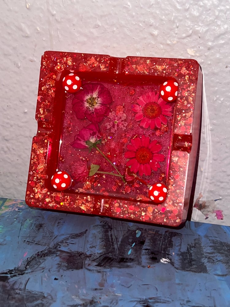 Image of Red flower mushroom ashtray 