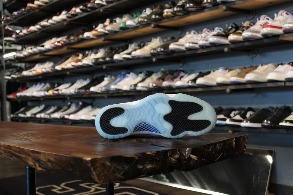AIR JORDAN XI (11) "LEGEND BLUE" (2015)