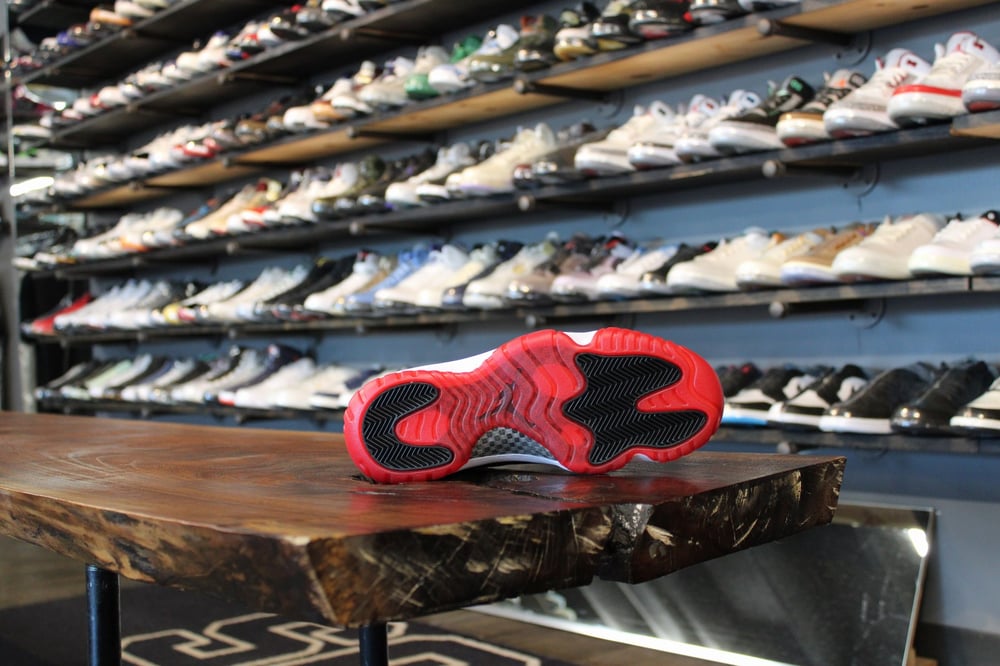 AIR JORDAN XI (11) "VELVET/BRED"
