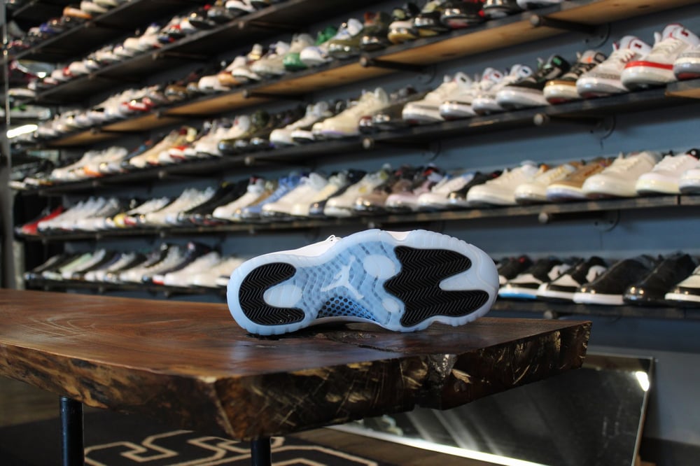 AIR JORDAN XI (11) "LEGEND BLUE" (2024)
