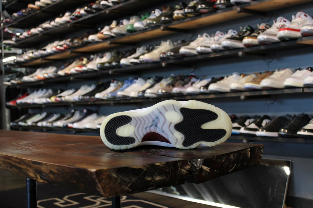 AIR JORDAN XI (11) "72-10"