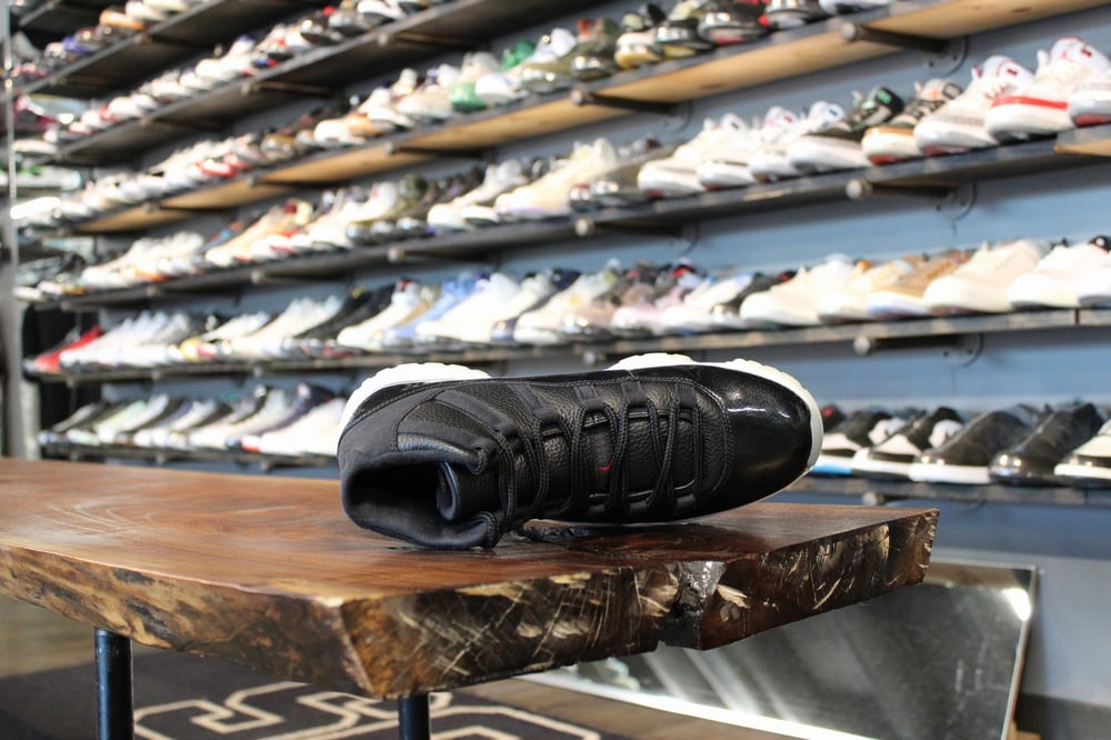 AIR JORDAN XI (11) "72-10"