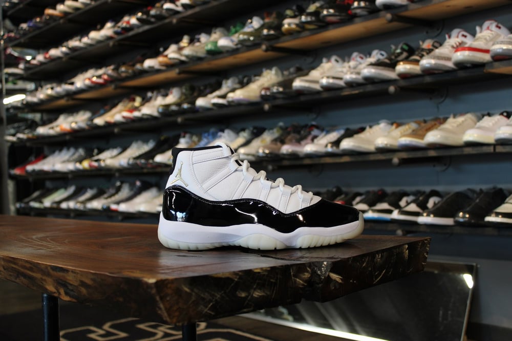AIR JORDAN XI (11) "GRATITUDE"