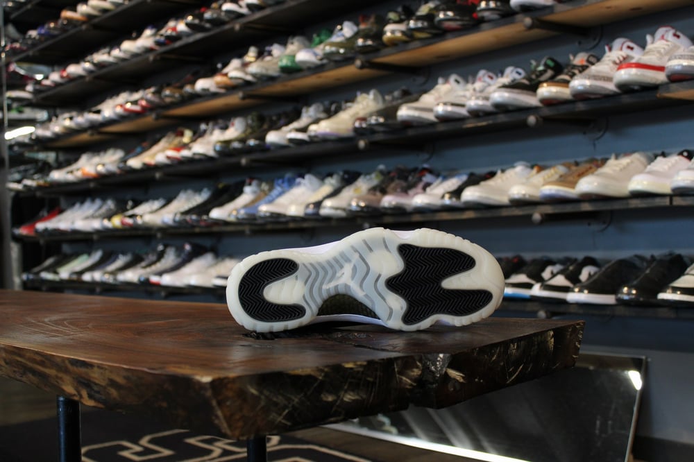 AIR JORDAN XI (11) "GRATITUDE"