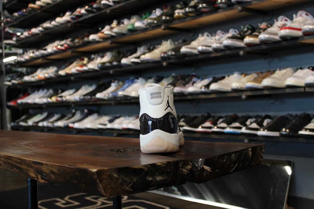 AIR JORDAN XI (11) "NEAPOLITAN" WMNS