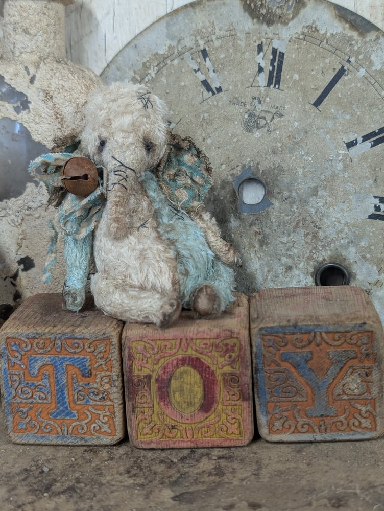 Image of 4" - Vintage Shabby Old Worn Blue&Cream Ellyfont by whendi's bears.