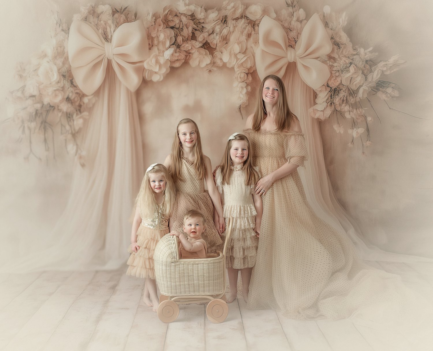 Image of Fine ART MOTHERHOOD  SESSION 