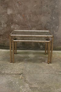 Image 2 of Paire de tables basses gigognes en métal doré effet bambou