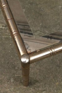 Image 4 of Paire de tables basses gigognes en métal doré effet bambou