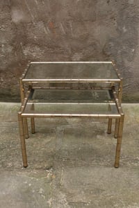 Image 3 of Paire de tables basses gigognes en métal doré effet bambou