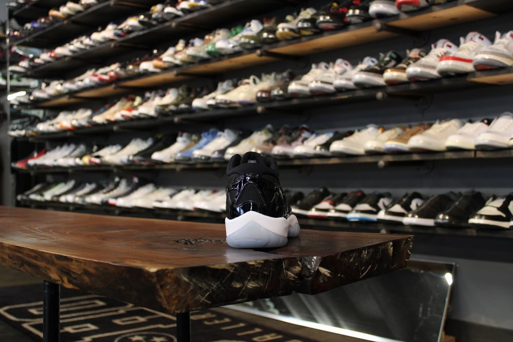 AIR JORDAN XI LOW IE (11) "SPACE JAM"