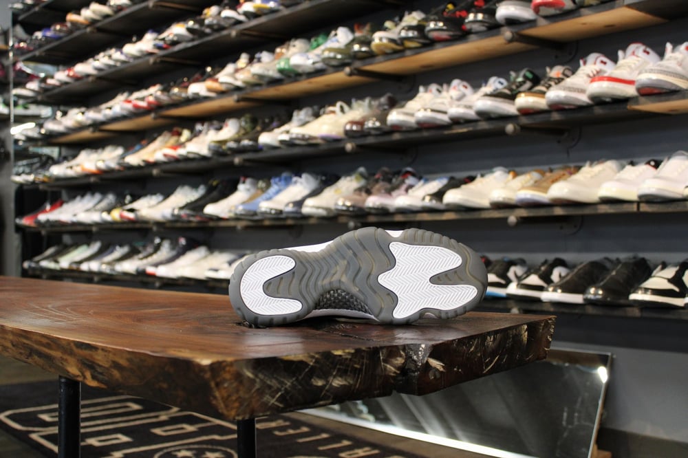 AIR JORDAN XI LOW IE (11) "CRAFT/BLK"